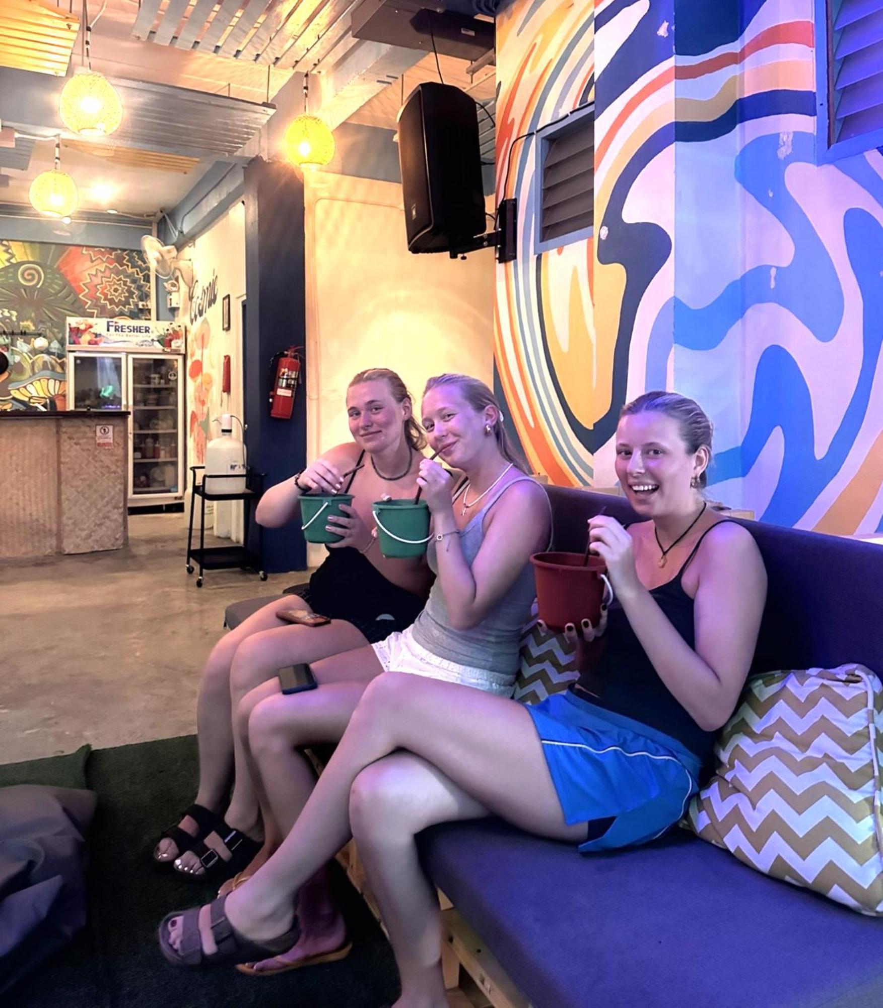 The Hangout Hostel Ao Nang Luaran gambar