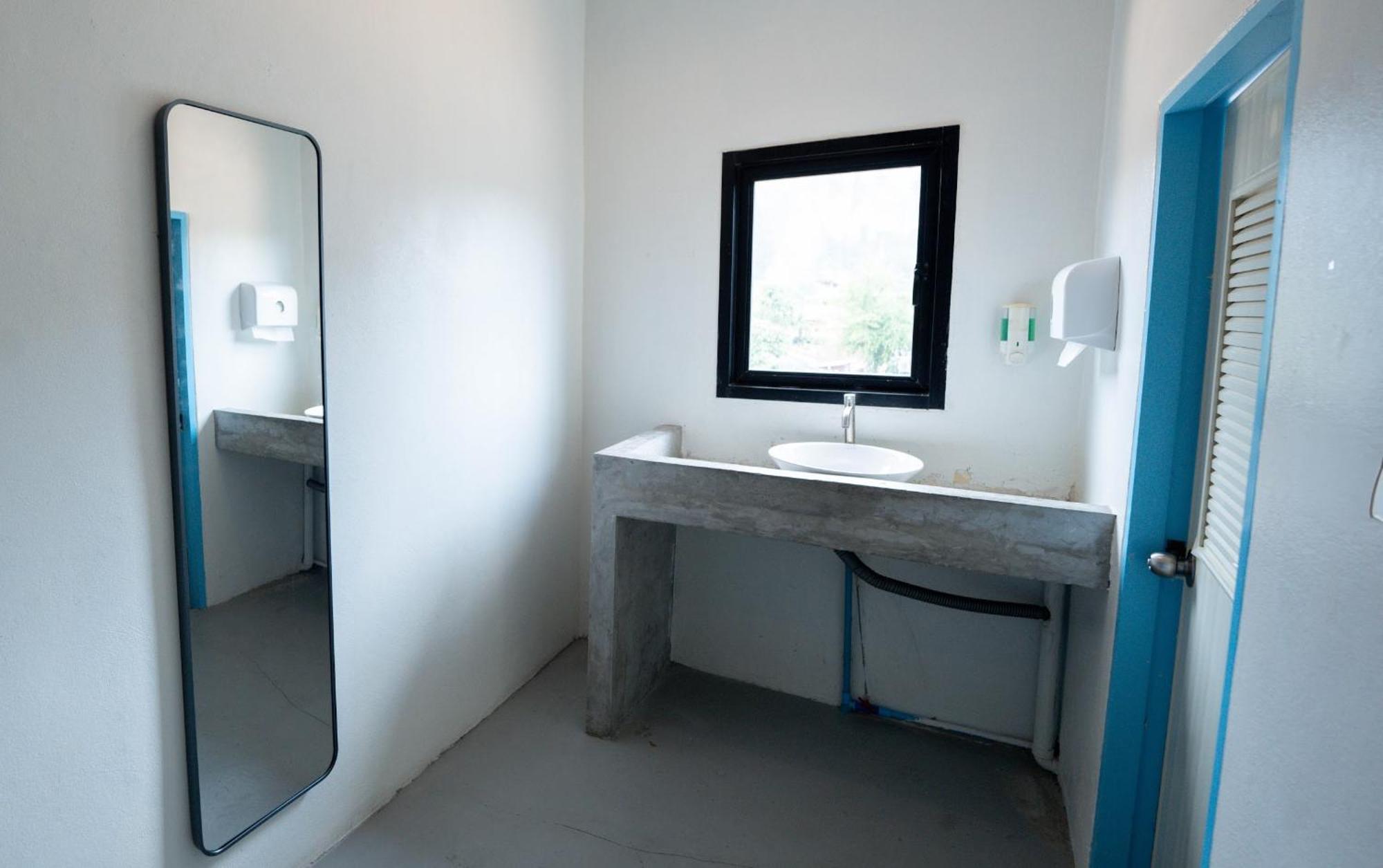The Hangout Hostel Ao Nang Luaran gambar
